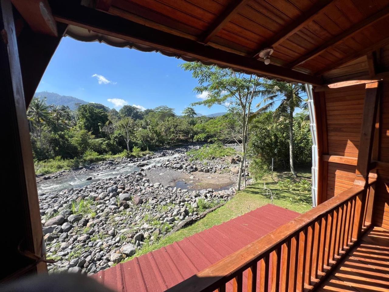 Villa Joglo Tepi Sungai Sidemen  Exterior photo
