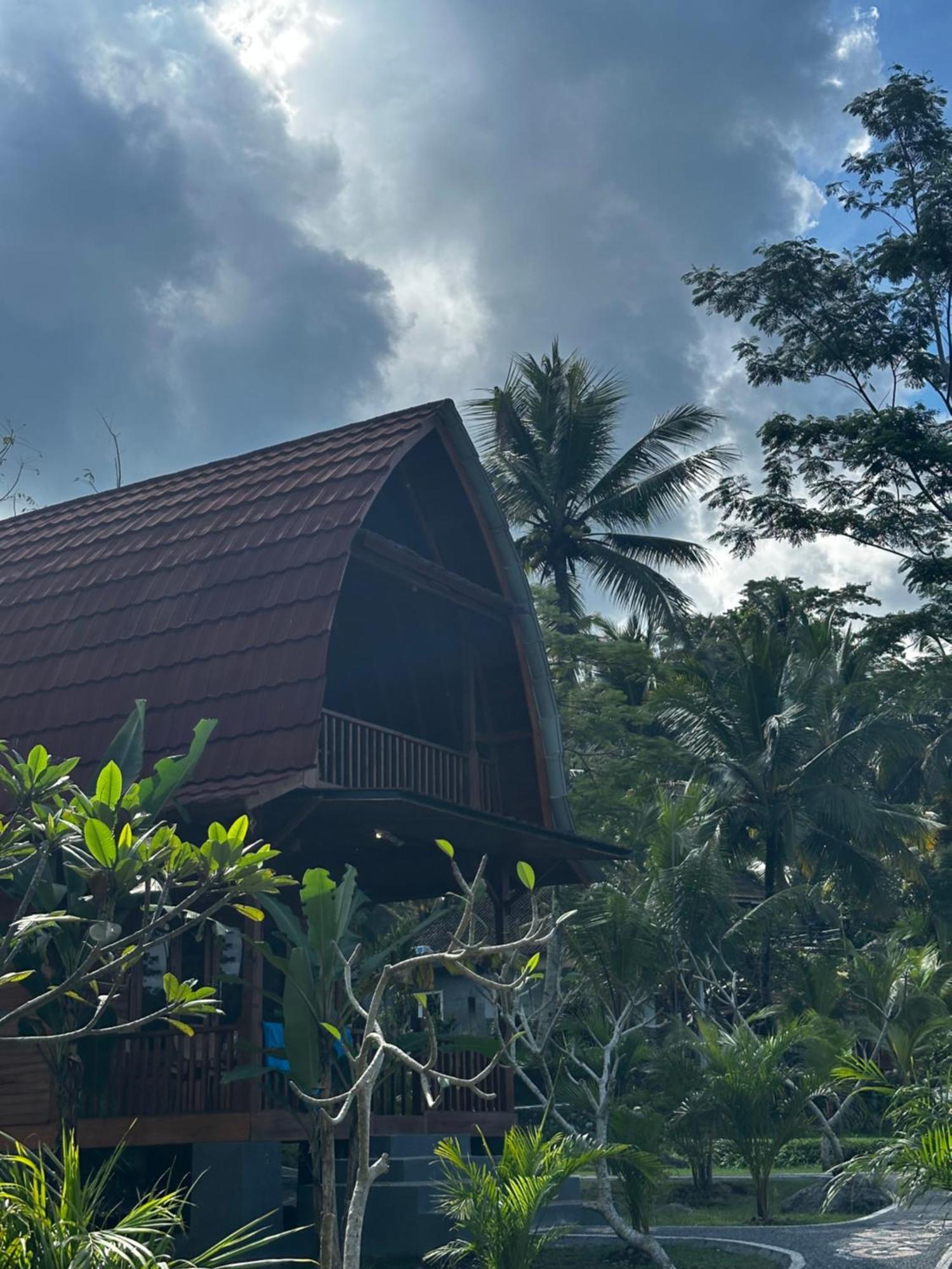 Villa Joglo Tepi Sungai Sidemen  Exterior photo