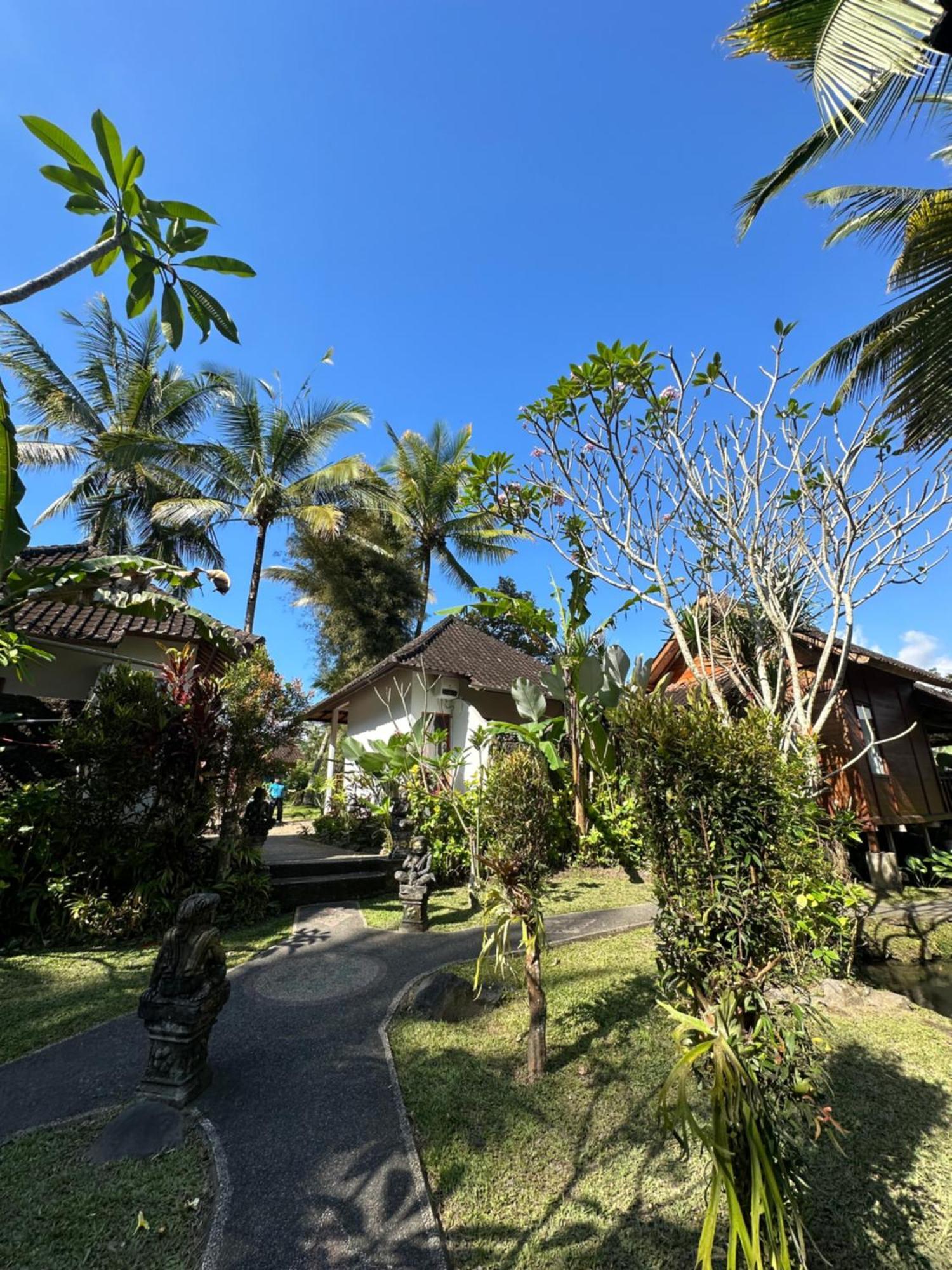 Villa Joglo Tepi Sungai Sidemen  Exterior photo